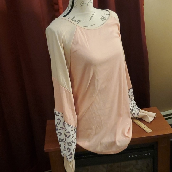 Great Colors combine in ablocking womens new tops - Picture 2 of 5